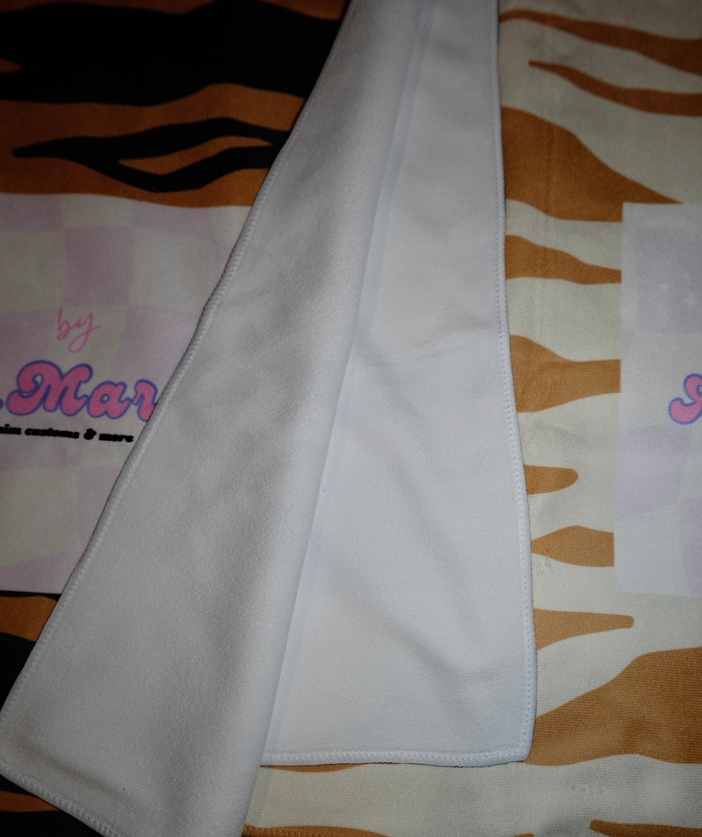 Ultra Soft Microfiber Beach Towel (White x Cream Zebra)