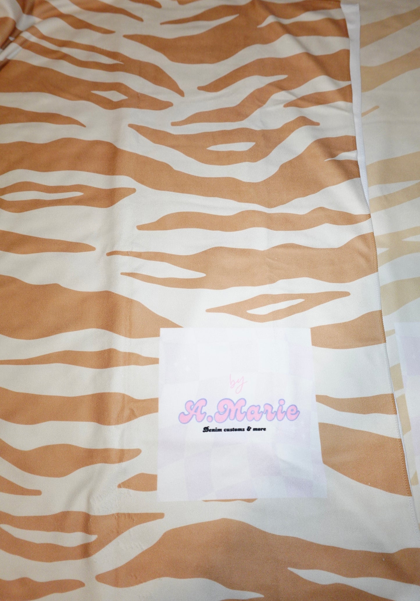 Ultra Soft Microfiber Beach Towel (Caramel x White Zebra)